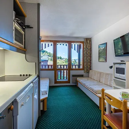 Apartment 2 Pieces, Pour 5 Pers., La Plagne, Avec Balcon Et Cuisine Equipee - Fr-1-353-7 *