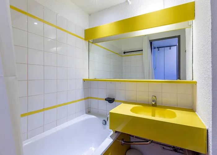 2 Pieces, Pour 5 Pers., La Plagne, Avec Balcon Et Cuisine Equipee - Fr-1-353-7 Apartment